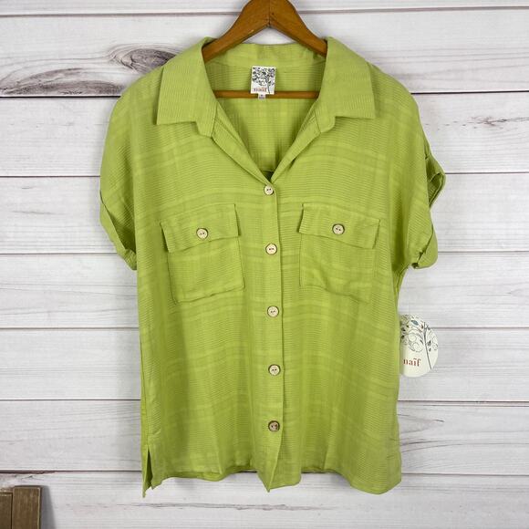 NAIF Women's Button Down Short Sleeve Collared Shirt Green Size Small NWT - Picture 2 of 8